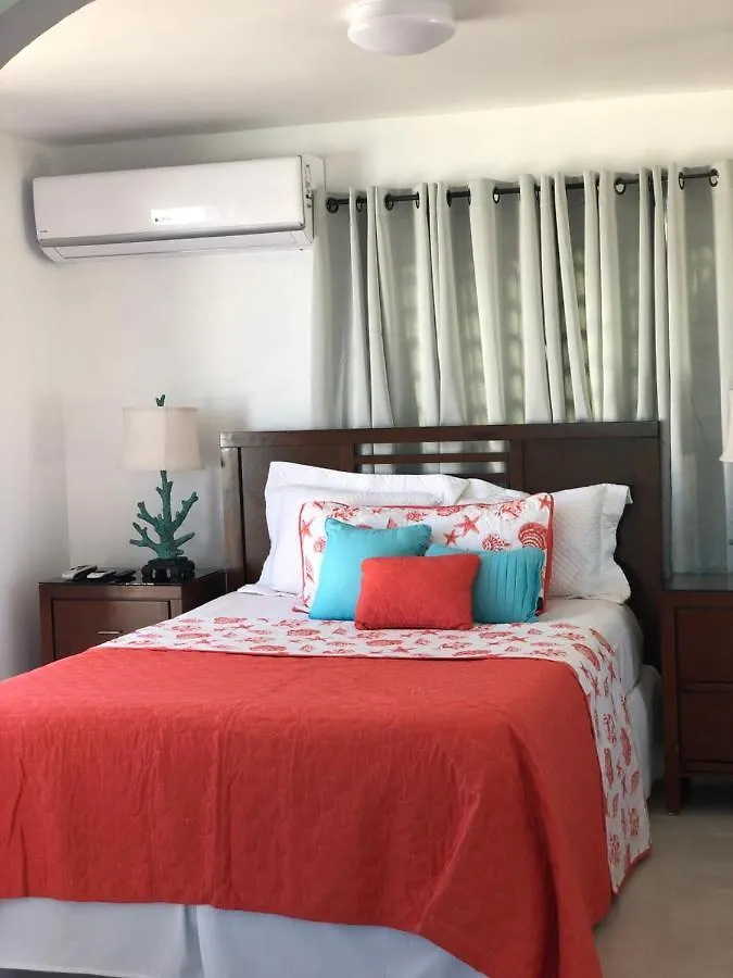 The Beach Guesthouse Pinones 3*,